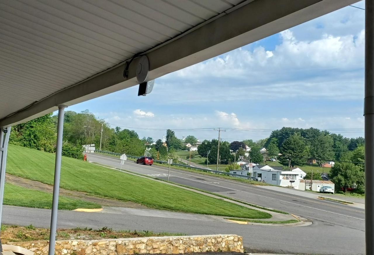 Knob Hill Motor Lodge Hillsville Bagian luar foto
