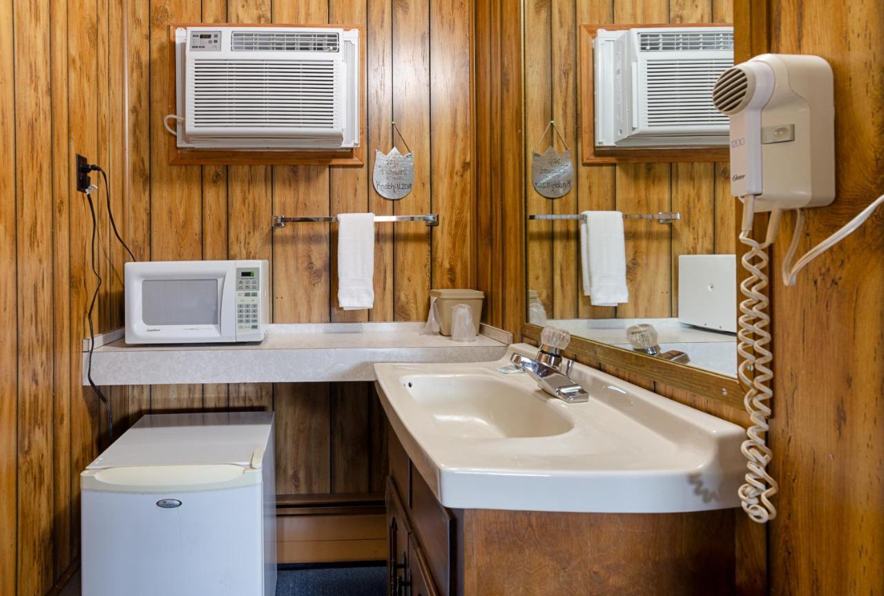 Knob Hill Motor Lodge Hillsville Bagian luar foto