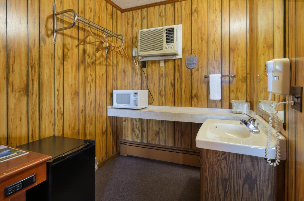 Knob Hill Motor Lodge Hillsville Bagian luar foto