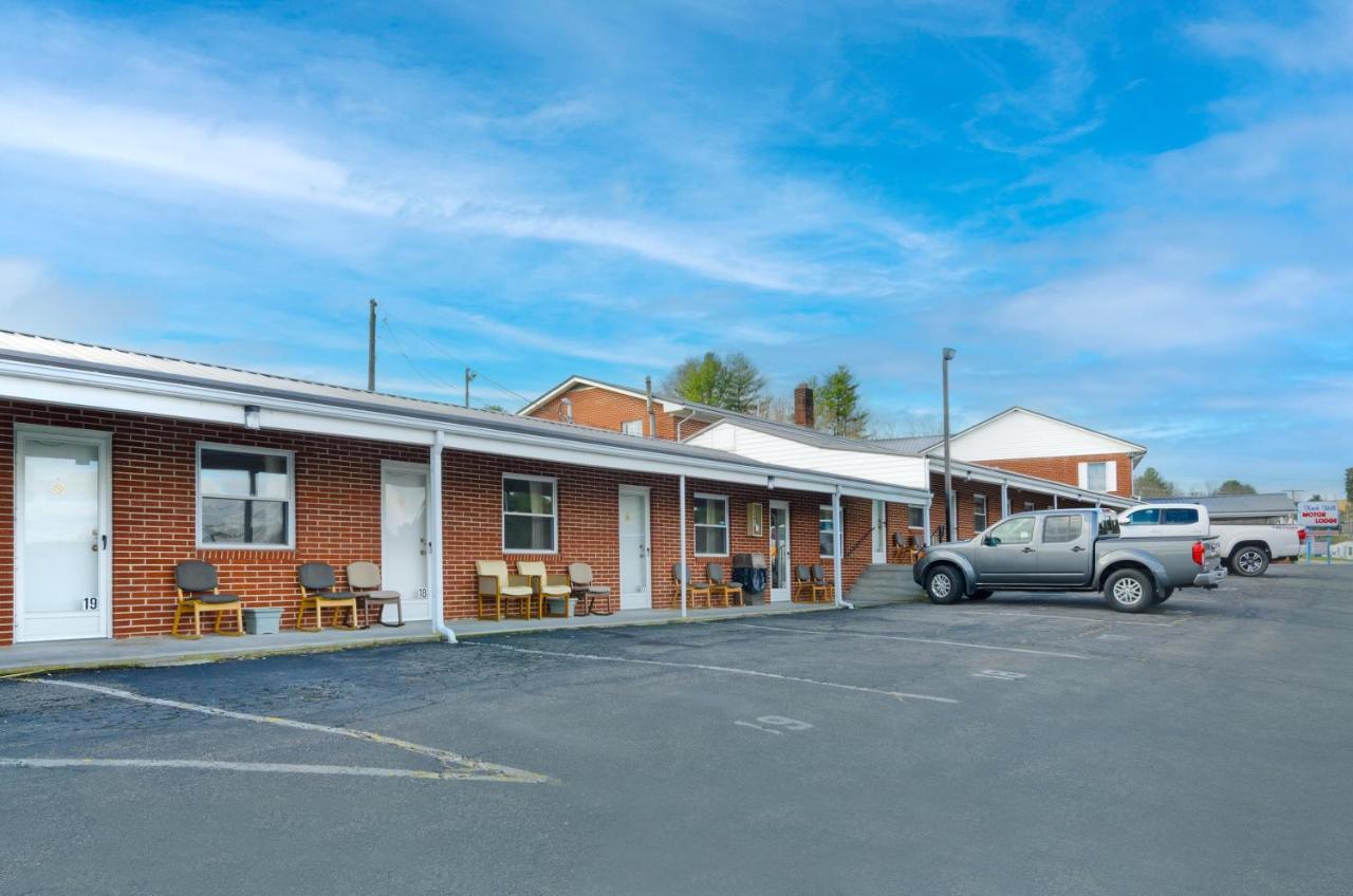 Knob Hill Motor Lodge Hillsville Bagian luar foto