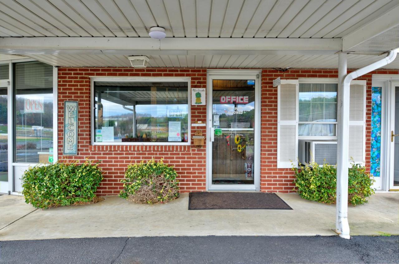 Knob Hill Motor Lodge Hillsville Bagian luar foto