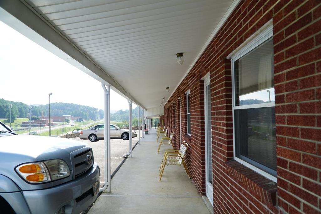Knob Hill Motor Lodge Hillsville Bagian luar foto